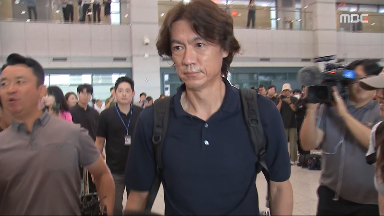 [体育视频]洪明甫导演返回韩国...“下周就职记者会”