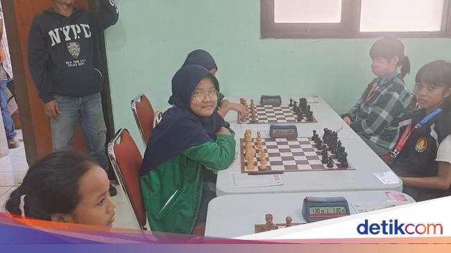 MI Gresik V班学生获得全国国际象棋锦标赛铜牌，准备前往泰国